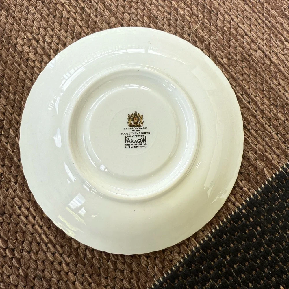 Vintage Paragon Fine Bone China Teacup and Saucer Set - Picture 5 of 6